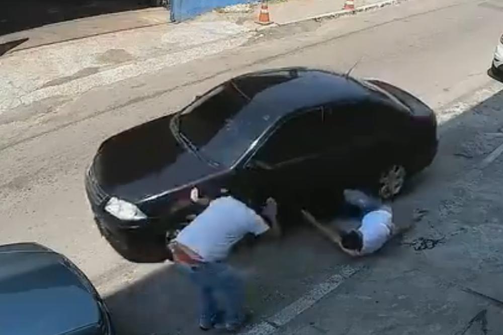 Policajac u civilu upucan s leđa: Jeziv snimak kruži po internetu! (UZNEMIRUJUĆI VIDEO)