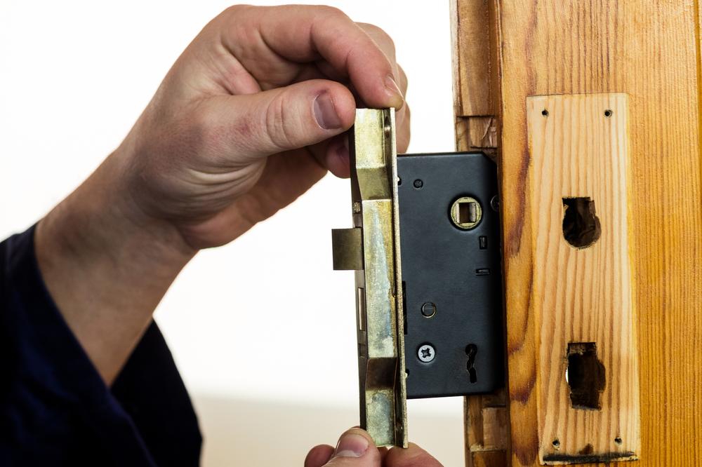 EVO ZAŠTO NIKAD NE TREBA DA OSTAVLJATE KLJUČ U BRAVI: Ne igrajte se, OVO JE RAZLOG