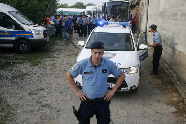 Krvavo jutro u Splitu: Ubijena žena pronađena u kombiju, pored nje ranjen muškarac!
