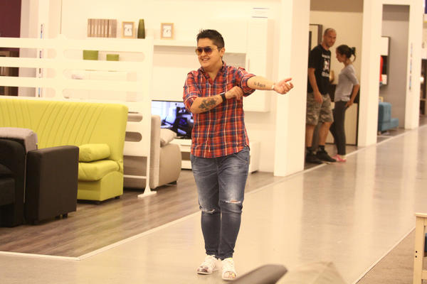 Šerifovićka okačila snimak iz WC-a pred spavanje: Pa ona nije žena! Kako je moguće da ovo može da uradi? (VIDEO)