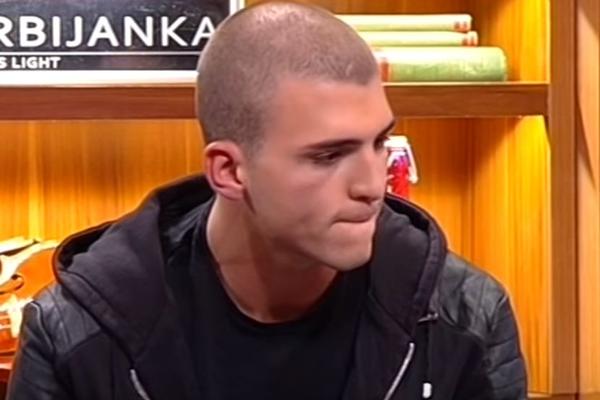 Veljko gutao knedle i preznojavao se dok ga je Amidža ispitivao o ribama ispred Ksenije! (FOTO) (VIDEO)