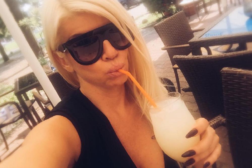 ODVELA GA NA PEDIKIR: Predstavljamo vam ponosnog tatu Dare Bubamare! (FOTO)