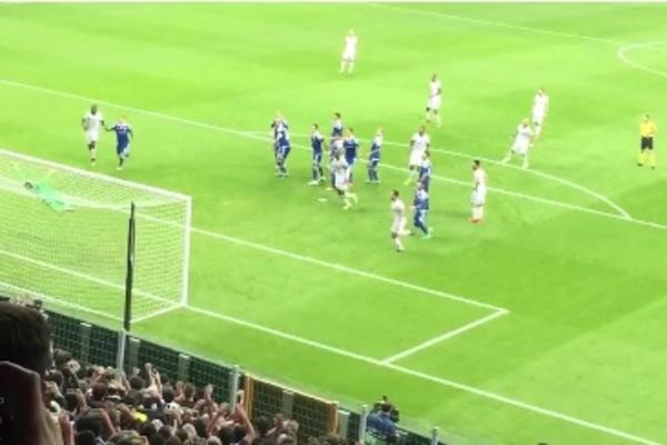 Ovo mogu samo doktori fudbala: Portugalski maestro bacio u trans navijače Bešiktaša! (VIDEO)