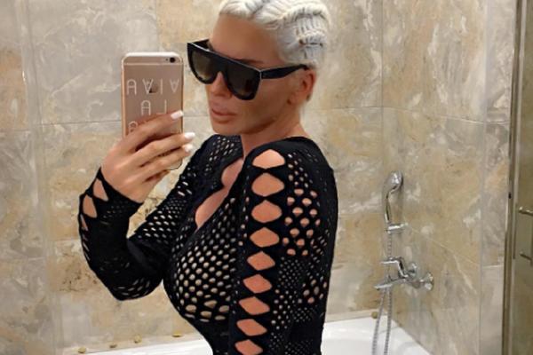 Dušan je na maturu vodio Sandru Afriku, ali ovaj CAR je zapucao baš visoko! Zvao je DIVU! Šta mu je JK rekla? (FOTO)