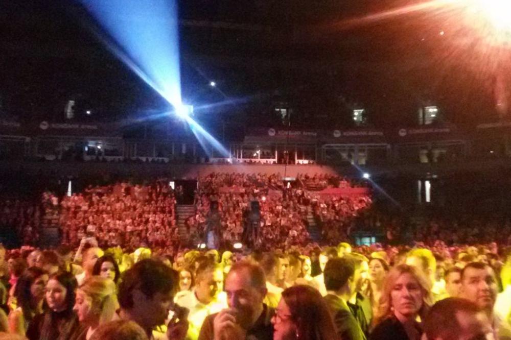 Užas u Areni: Izboli čoveka usred koncerta u čast Tome Zdravkovića!