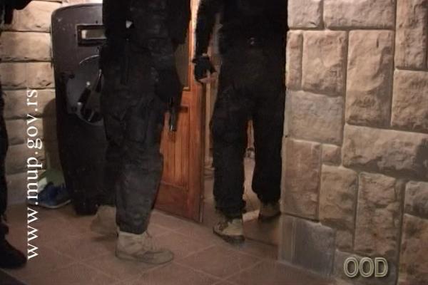 Policija upadala u kuće i hapsila: Velika akcija protiv bande u Kolubari, ukrali 13 miliona! (VIDEO)