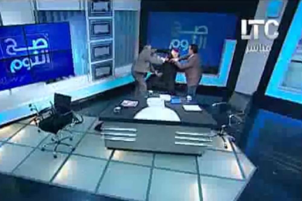 Advokat izudarao cipelom imama pred TV kamerama (VIDEO)