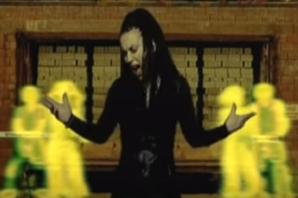 Pevačica Kolonije: Svi je pamtimo kako crnokosu, ali sad je neprepoznatljiva! (FOTO)