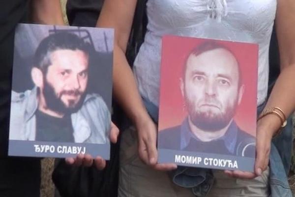 Dokle više?! Na Kosovu ponovo oskrnavljena spomen ploča nestalim novinarima!