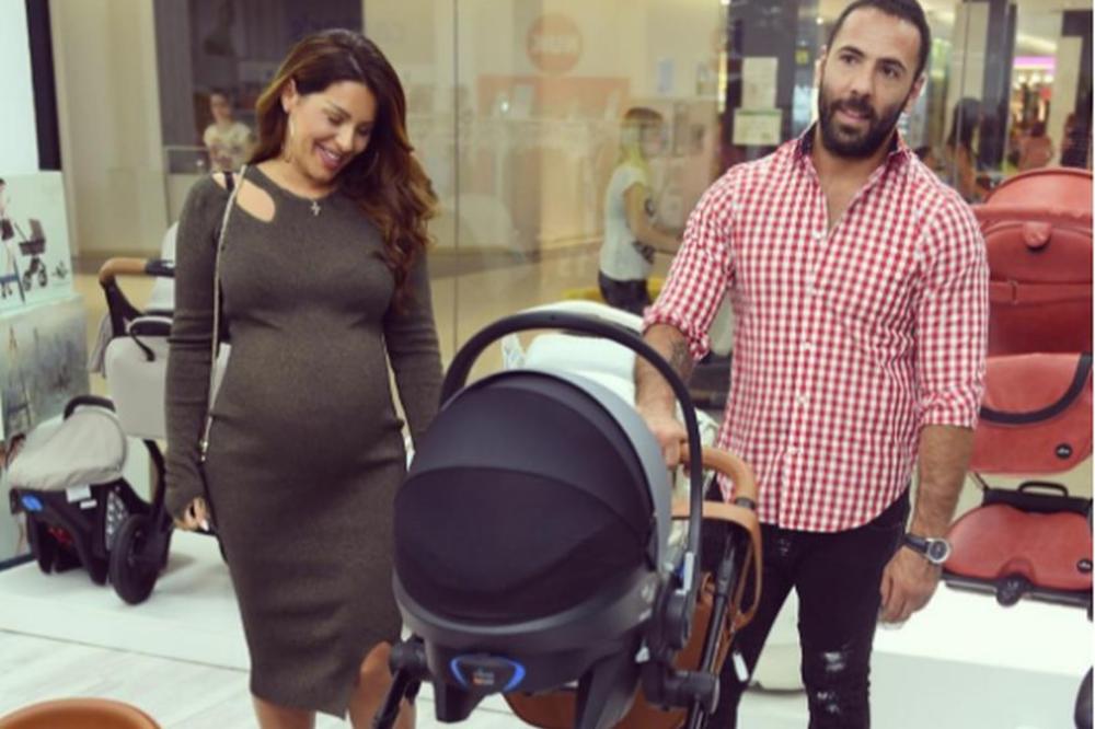 Seka Aleksić posle porođaja izgleda nikad bolje! A tek da vidite stopalca malog Jakova! (FOTO)