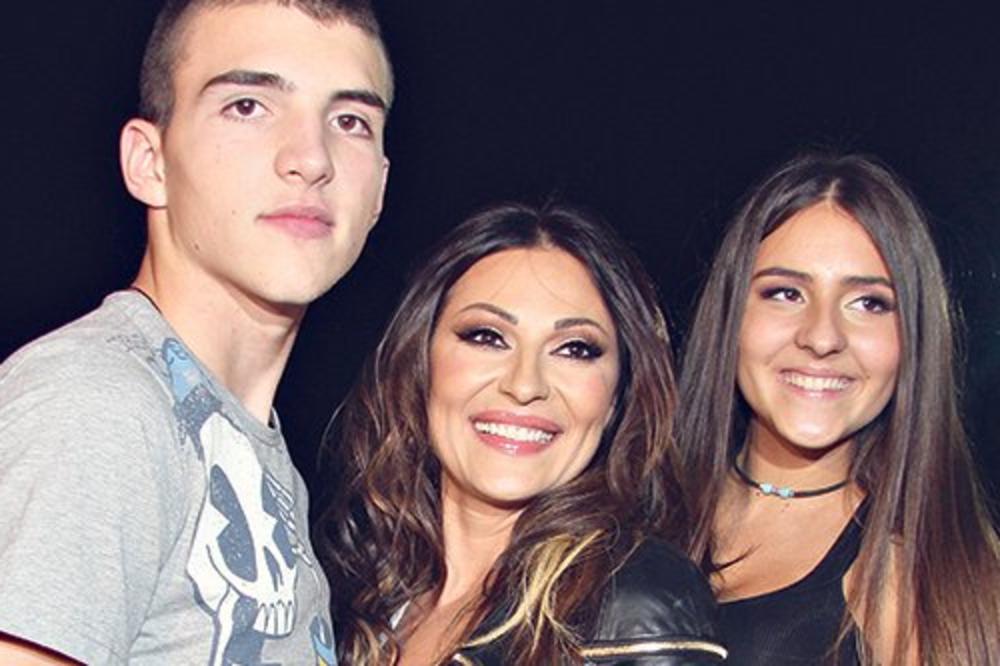 CECA OTVORILA DUŠU: Deco moja, moraćete da trpite niske i podle udarce jer sam vam ja majka! (FOTO)