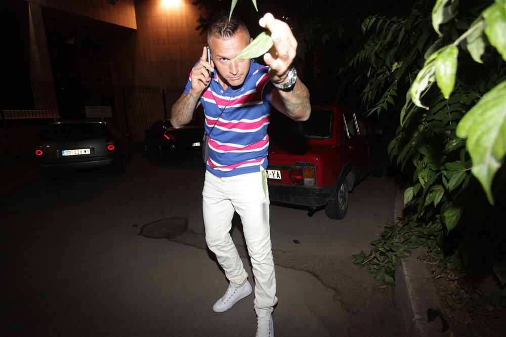 Sha krije ženu kao zmija noge: A ona je prava seks bomba i blejaćete u nju bez teksta! (FOTO)