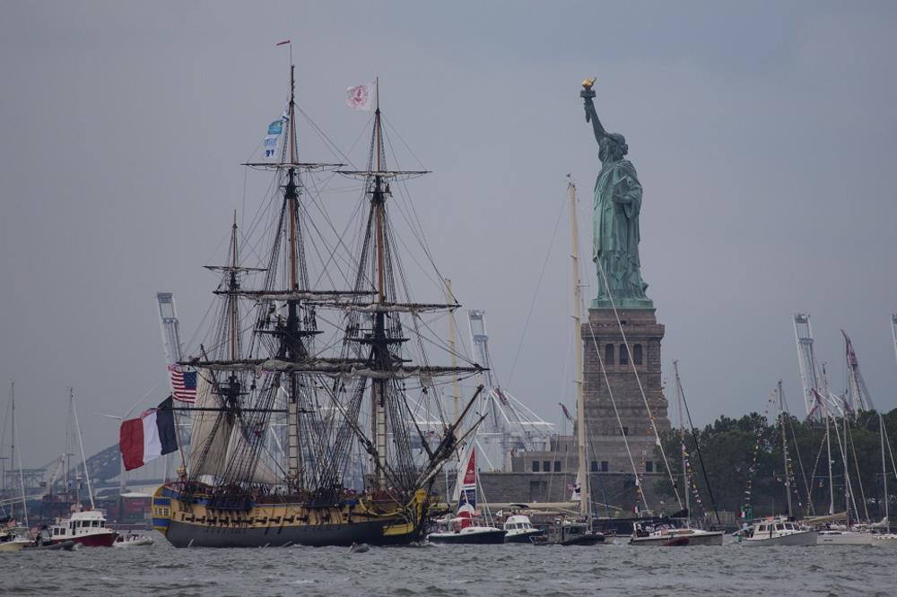 I KIP SLOBODE U NJUJORKU BIO JE OBNAVLJAN: Zatvorili su ga na GODINU DANA, i potrošili BRDO PARA (VIDEO)