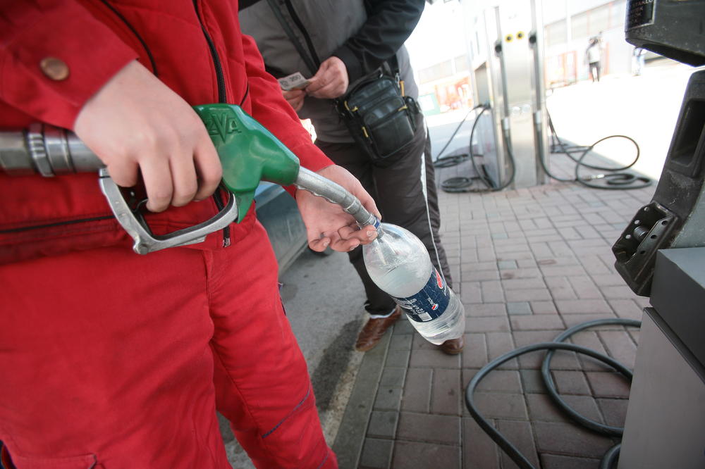 CENA NAFTE JE PALA OVE NEDELJE: Evo koliko sada košta gorivo na pumpama