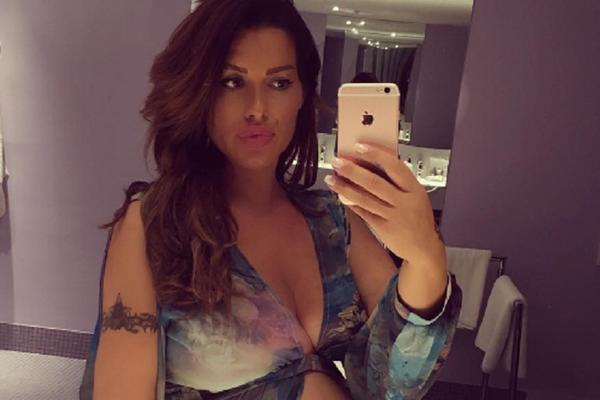 Dobio i krila anđela, a onda i najslađu fotku: Seka pokazala šta radi Jakov kad mu poželi laku noć!