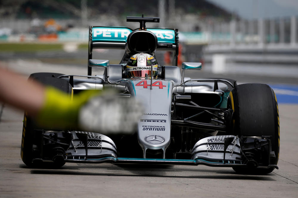 Hamiltonova vožnja bez greške za pol poziciju u Maleziji!