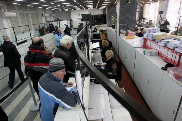 STIŽE NOVAC ZA OVE GRAĐANE SRBIJE: Proverite račune