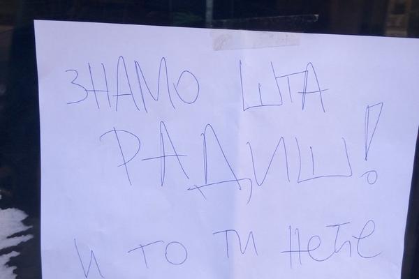 Znamo šta radiš! Poruku ostavljenu na jednoj zgradi u BG niko nije umeo da objasni! (FOTO)