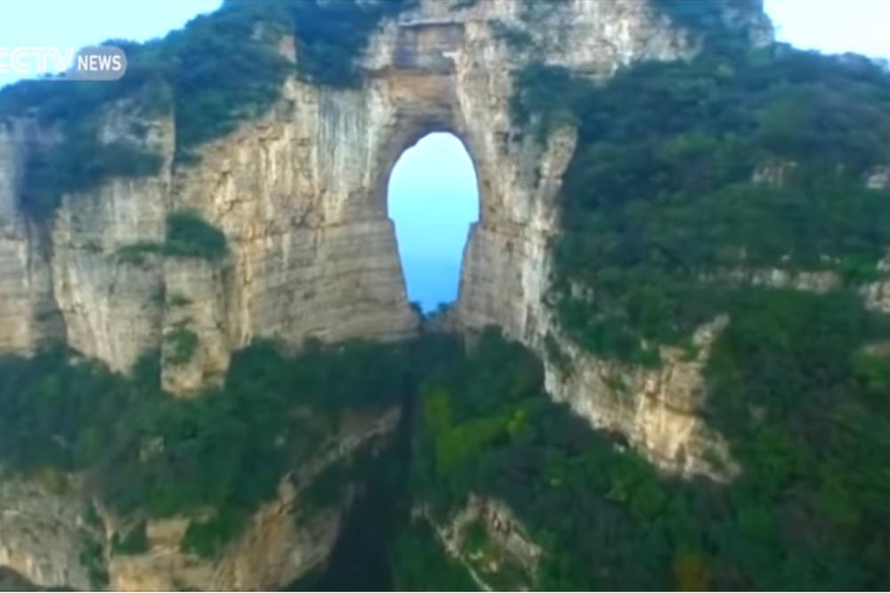 Nama vozovi putuju po 20 sati, a oni golim rukama iskopali tunel! (VIDEO)