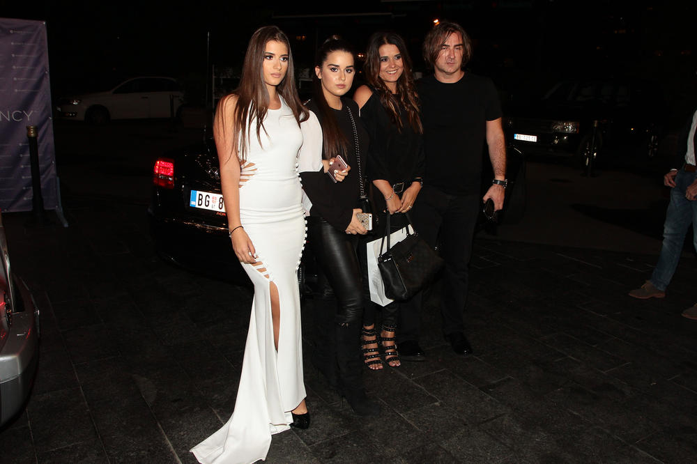 Gde god da se pojavi, svi samo u nju gledaju! Ovako izgleda ćerka Željka Mitrovića! (FOTO)