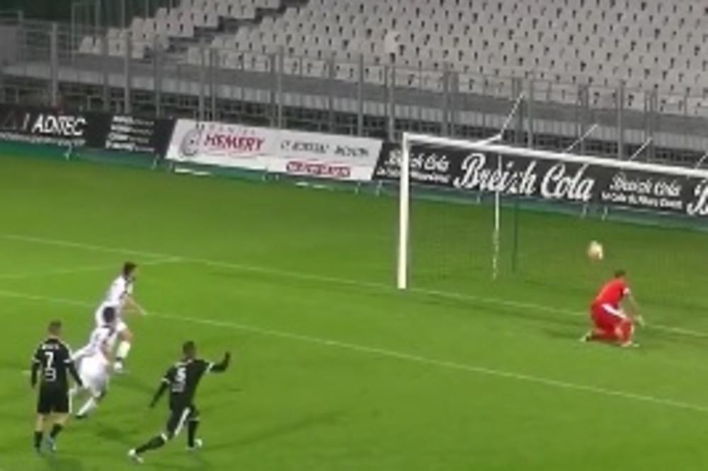 Najkomičniji penal ikada izveden u Francuskoj, posle karambola golman postao heroj! (VIDEO)