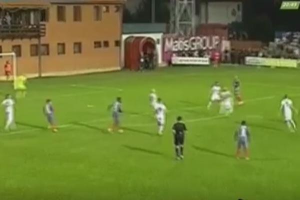 Izgledalo je kao da će golman lagano da odbrani šut Le Taleka, ali onda se pojavio bivši igrač Partizana! (VIDEO)