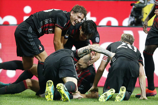 PIŠTOLJEM NA IGRAČA MILANA: Španski fudbaler napadnut na sred ulice!