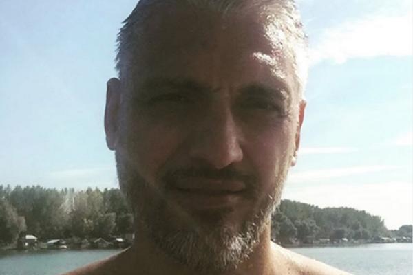 Čeda čovek od čelika: Oktobar je, a on se kupa u Savi po ovoj hladnoći! (FOTO)