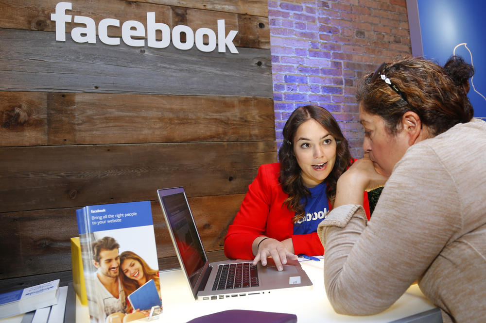 Ove 3 stvari nikako ne otkrivajte na Fejsu: U suprotnom, znaće sve o vama i naći će vas za sekund! (GIF)