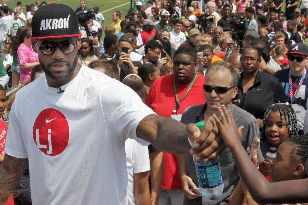 U pravom životu, Lebron je "Čuvar plaže"! Mnogi ga ne vole, ali posle ovoga moraju da promene mišljenje! (FOTO)