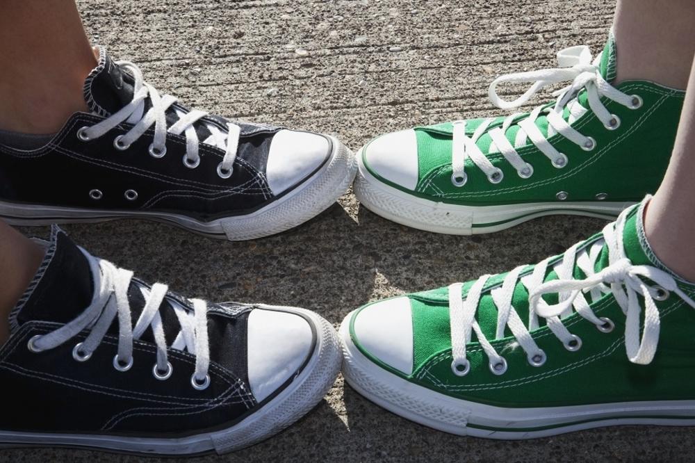 Znate li čemu služe one dve rupice na starkama? Evo odgovora (FOTO) (GIF) (VIDEO)