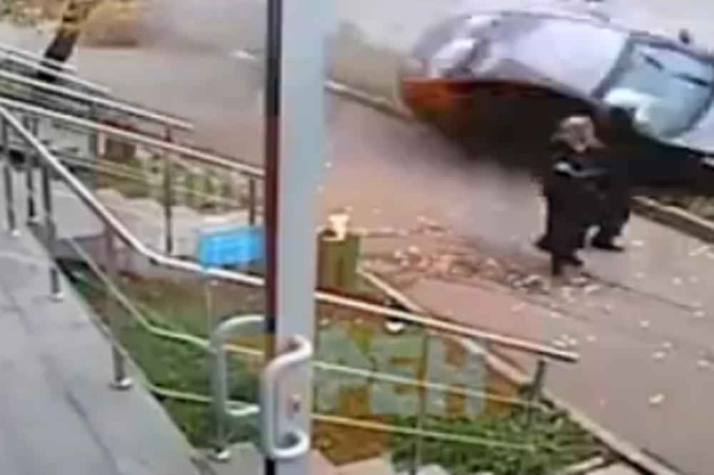 Ode ruka, kao da je ništa: Rus nagrabusio od letećeg auta! (UZNEMIRUJUĆI VIDEO)