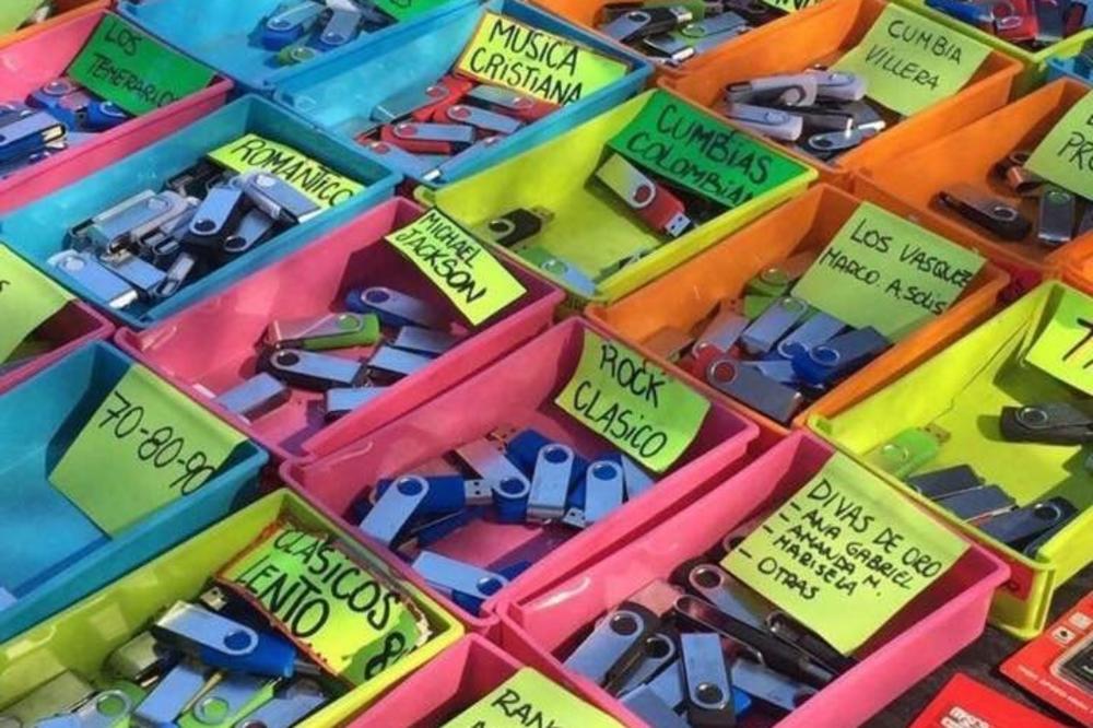 Ovo nije bilo ni ispred SKC: Ovako se prodaje muzika na ulicama Meksiko Sitija! (FOTO)