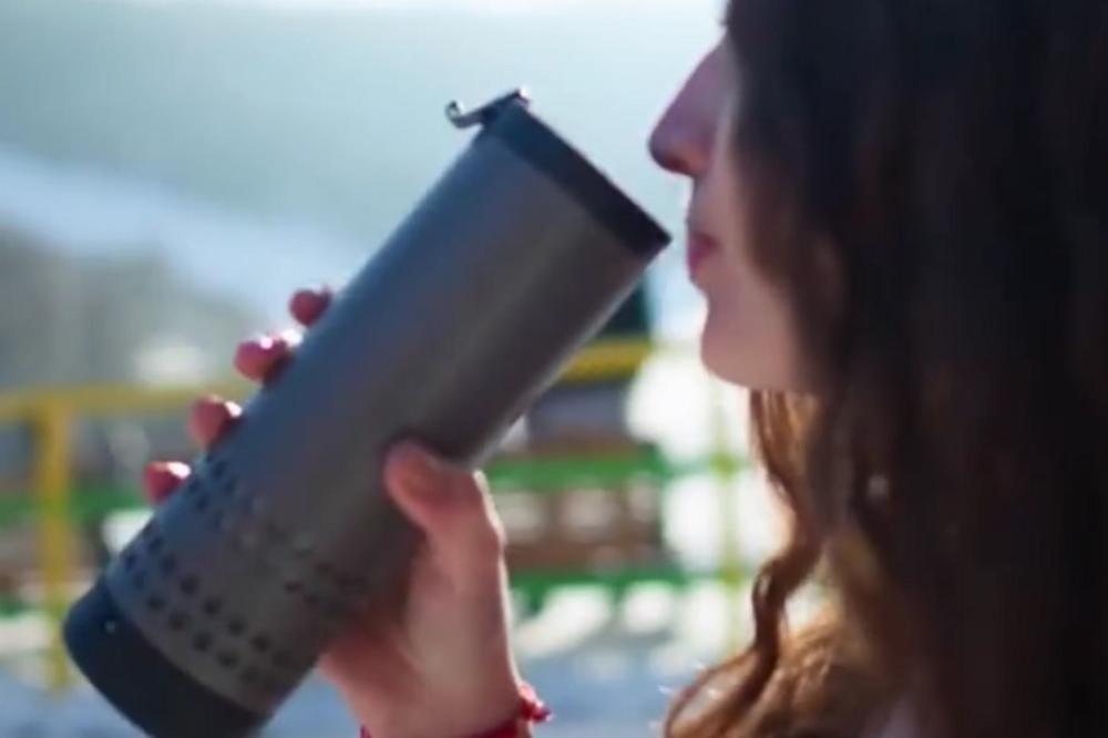 Spremite se za zimu: Ova čaša će grejati vaša omiljena pića stalno! (VIDEO)