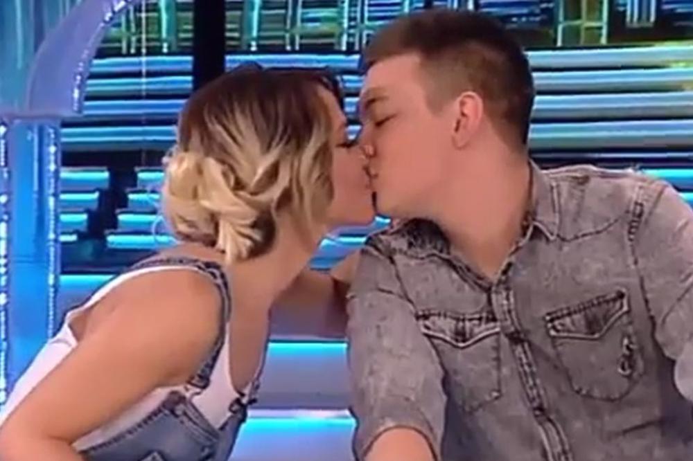 Padali poljupci uživo! Zvezde Granda pitali da li su u vezi, a oni se ljubili usred emisije! (VIDEO)