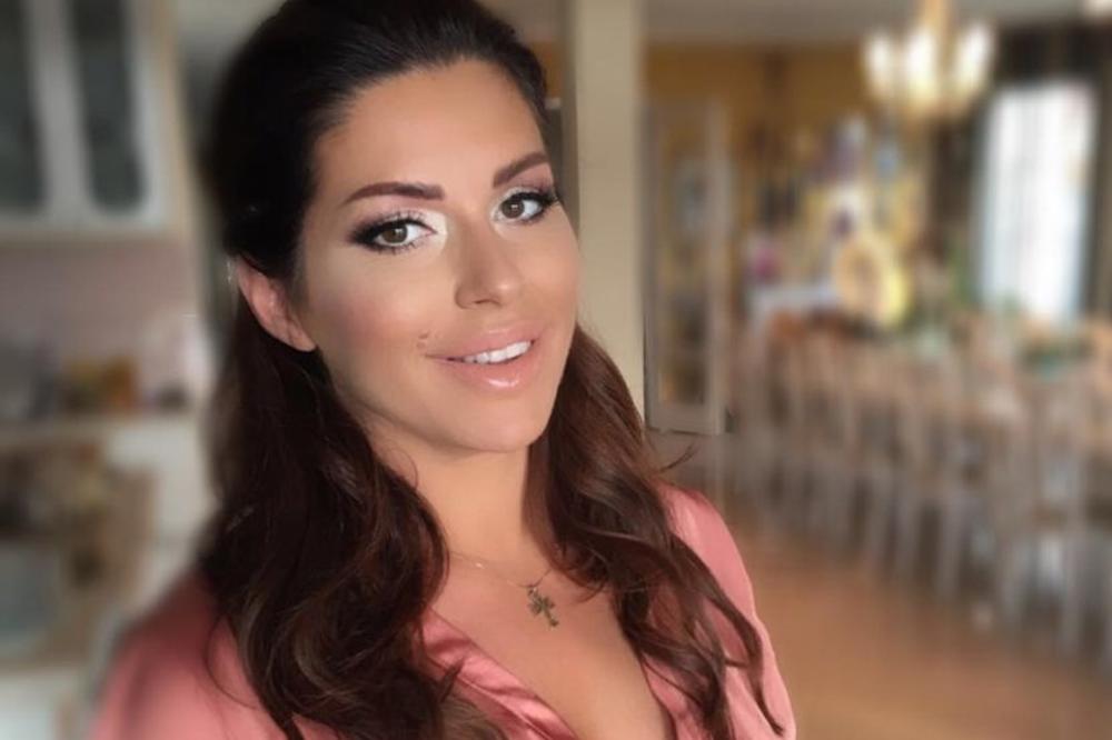 Seka izvela Jakova u prvu šetnju: Beba uživa u kolicima, ali svi su primetili jedan neobičan detalj! (FOTO)