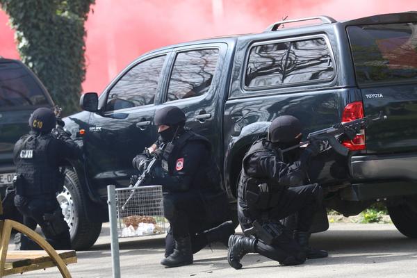 Ponovo ključa u Srebrenici: Specijalci RS upali u zgradu u kojoj su listići!