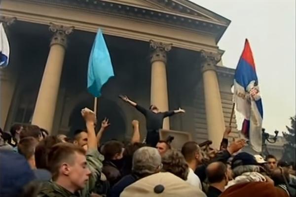 Srbija na Tviteru tuguje za 5. oktobrom: Šesti nismo dočekali, ostalo samo razočarenje (FOTO)