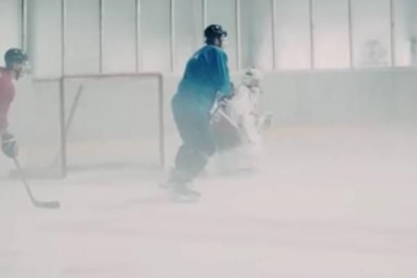 Provereno ćete se naježiti: Humani hokejaši će na zimu otapati sneg! (VIDEO)