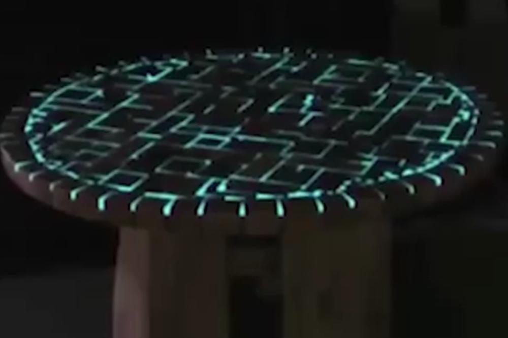 KAKAV TRIP!? Za nekoliko sati napravite prelep svetleći sto! (VIDEO)