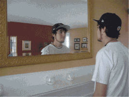 Ako na ovo mesto stavite ogledalo, bolest i smrt će doći po vas! (GIF)