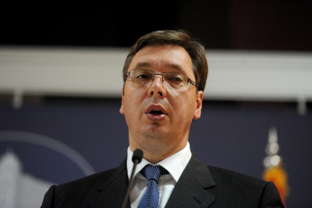 VUČIĆ OBEĆAO: Veće plate i penzije do kraja godine!