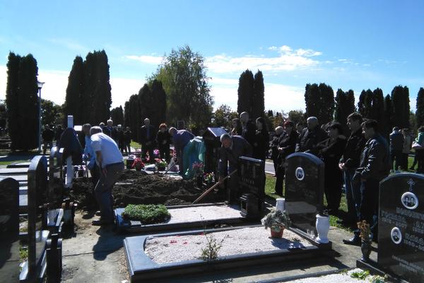 Marjanovići kasnili na opelo Jelenine majke, Zoričinoj sestri pozlilo! (FOTO) (VIDEO)