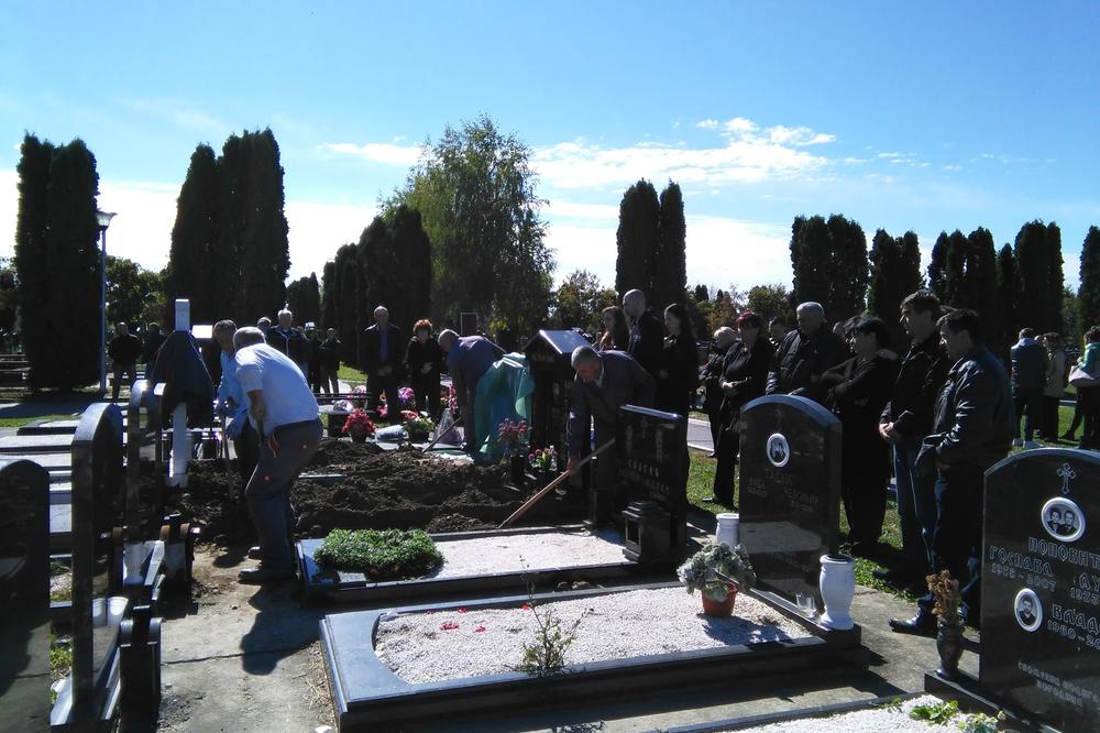 Marjanovići kasnili na opelo Jelenine majke, Zoričinoj sestri pozlilo! (FOTO) (VIDEO)