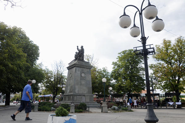 HITNO, NOVO ŽARIŠTE U SRBIJI! Virus izbio među radnicima pozorišta OVOG GRADA!