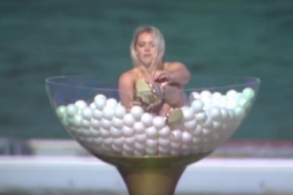 Dobro jutro, Britanijo: Gola devojka na Temzi zbunila je sve! (VIDEO)