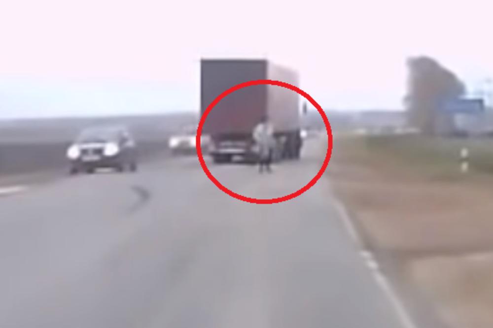 DOKAZ PARANORMALNOG: Da li se ova žena upravo teleportovala? (VIDEO)