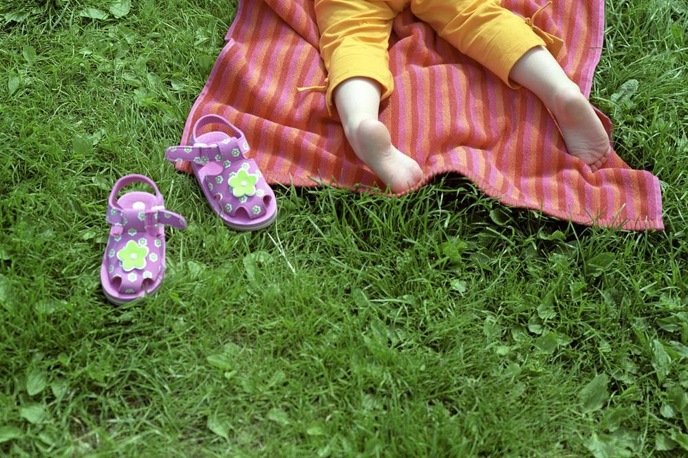 Roditelji, opasne su po decu, nemojte ih više koristiti! Ovo je prava istina o anatomskim cipelama za decu! (FOTO)