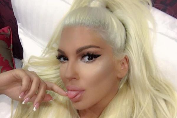 JK prihvatila izazov: Skinula se gola, legla u kadu, zapevala i sve to snimila! Sada se čekaju Mrka i Bekuta! (VIDEO)