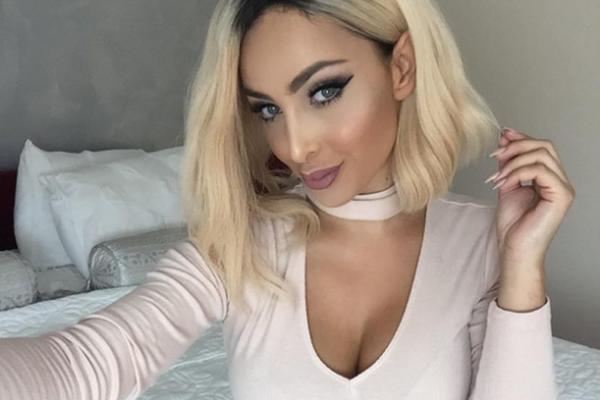 Ne da ne liče, nego... Maja Berović objavila fotku sa sestrom: Nikad ne biste pogodili ko je ona! (FOTO)